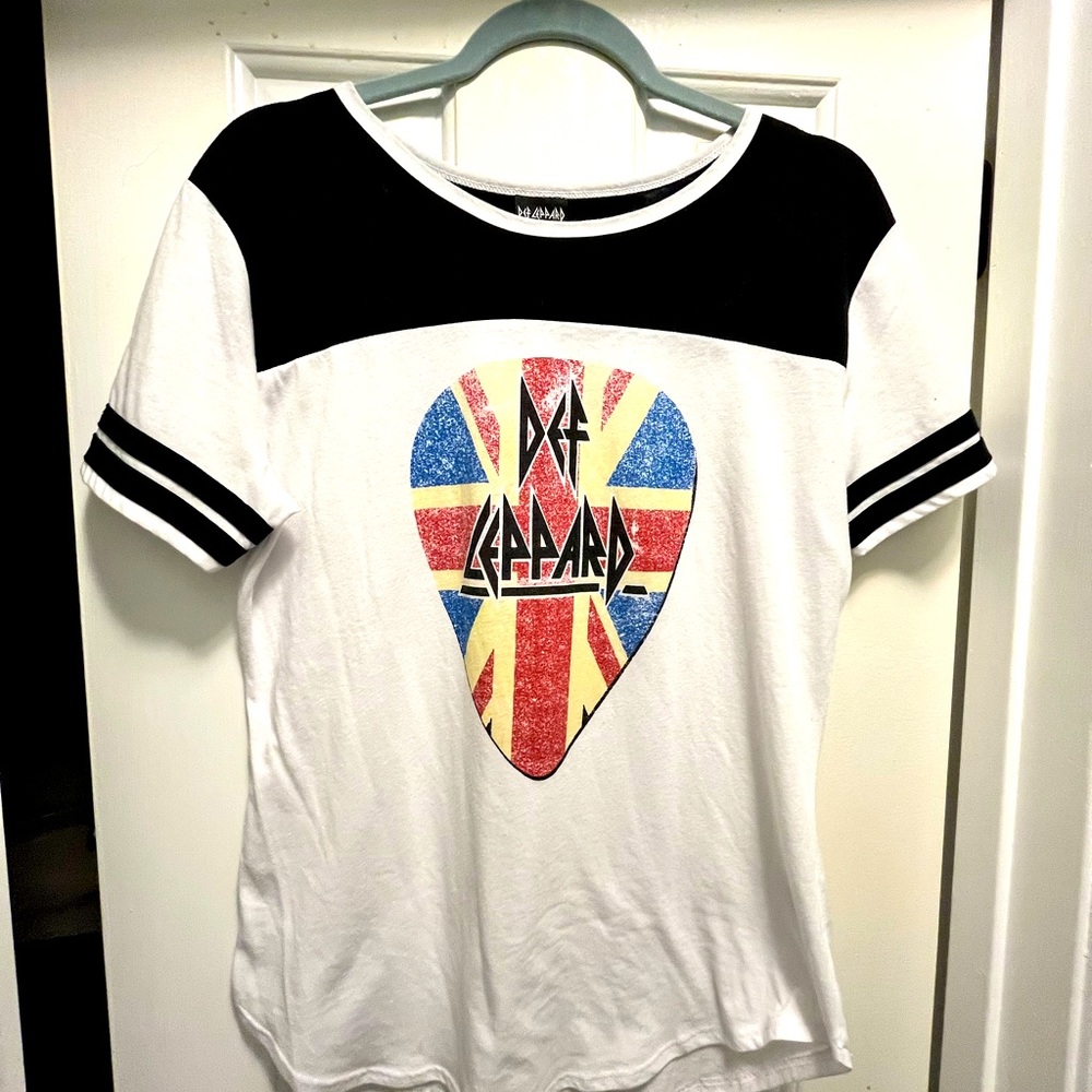 Def Leppard British Flag Guitar Pick Shirt Size XL Concert fits small for xl